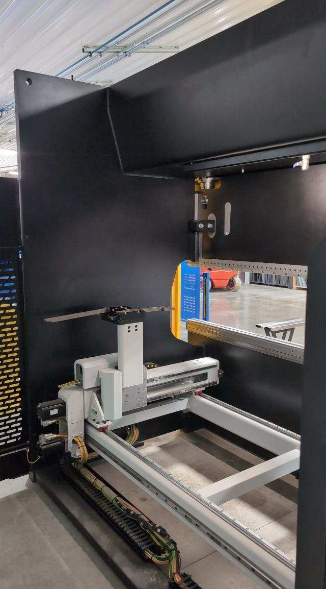 160 Ton x 10' Omega PRCB 30160 Hydraulic Press Brake, 2022 - 6 Axis Back Gauge, Willa Crowning, Auto Positioning Safety System - Image 6