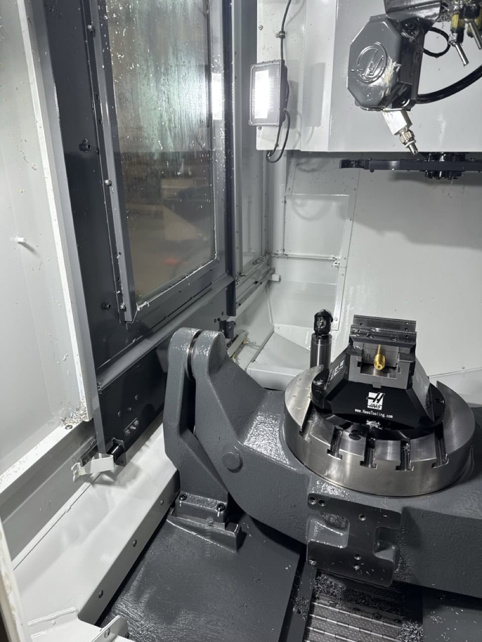 Haas UMC-500SS 5 Axis UMC, 2023 - TSC, Chip Conveyor, Probe - Image 8
