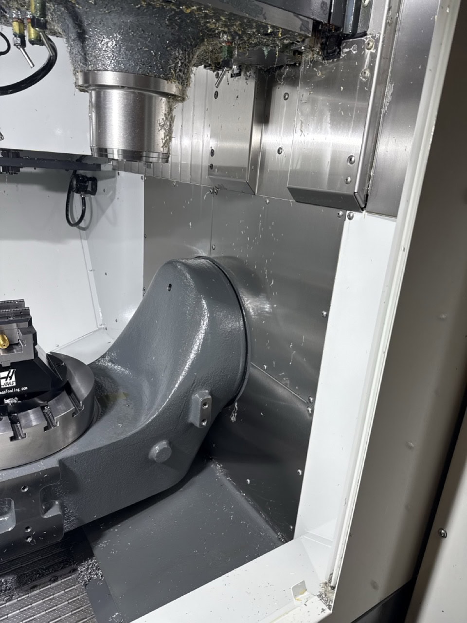 Haas UMC-500SS 5 Axis UMC, 2023 - TSC, Chip Conveyor, Probe - Image 9