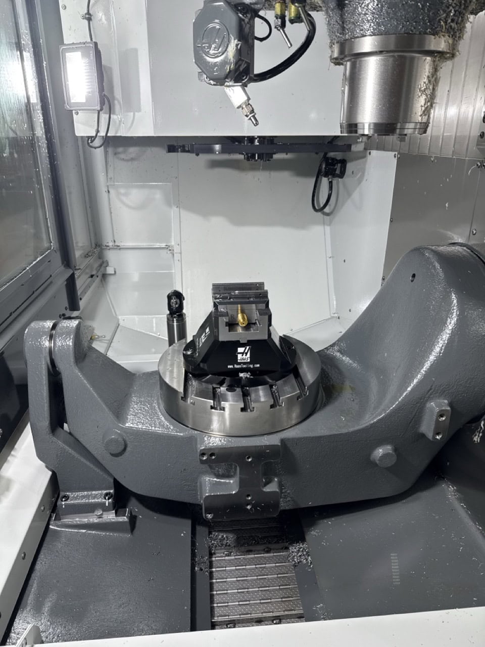 Haas UMC-500SS 5 Axis UMC, 2023 - TSC, Chip Conveyor, Probe - Image 10