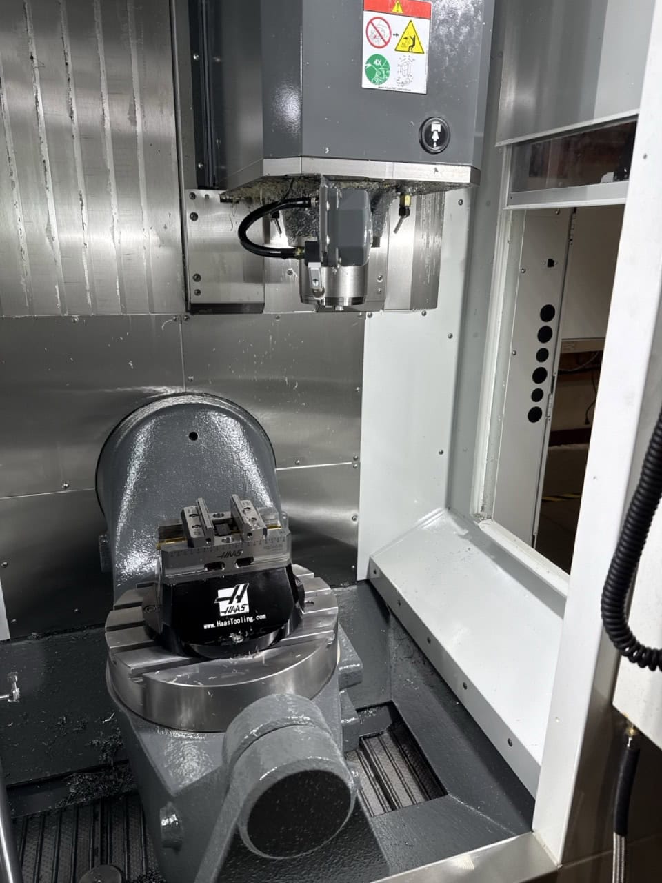Haas UMC-500SS 5 Axis UMC, 2023 - TSC, Chip Conveyor, Probe - Image 11