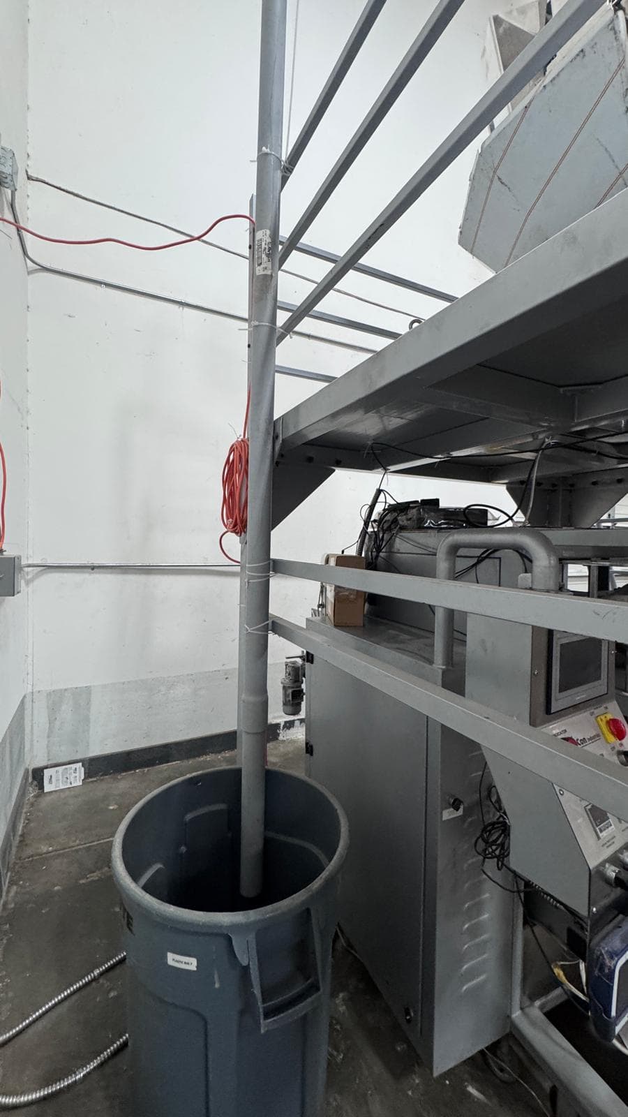 Automatic 10-Head Packing Machine with Integrated Scale System, Domino V320i TTO Printers, Conveyor & Mezzanine, 2020 - Image 8