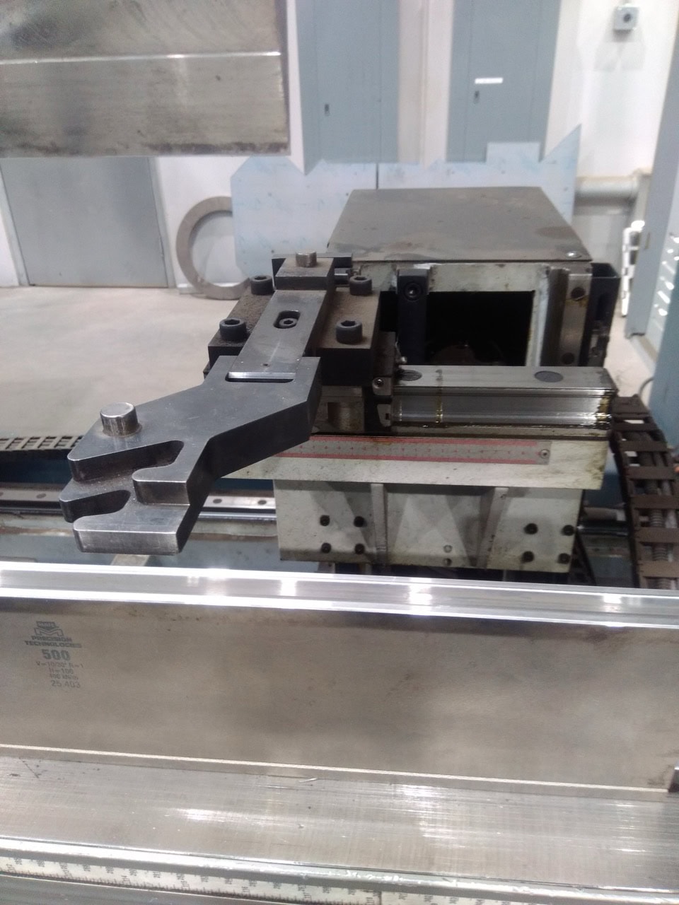 440 Ton x 13' Durma AD-Servo 40400 CNC Press Brake, 2022 - 6 Axis Back Gauge, CNC Crowning, Hydraulic Top & Bottom Clamping - Image 9