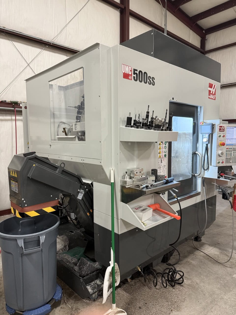 Haas UMC-500SS 5 Axis UMC, 2023 - TSC, Chip Conveyor, Probe - Image 5