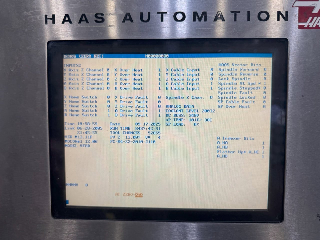 Haas VF-8D VMC, 2005 - 30K RPM, Chip Auger - Image 5