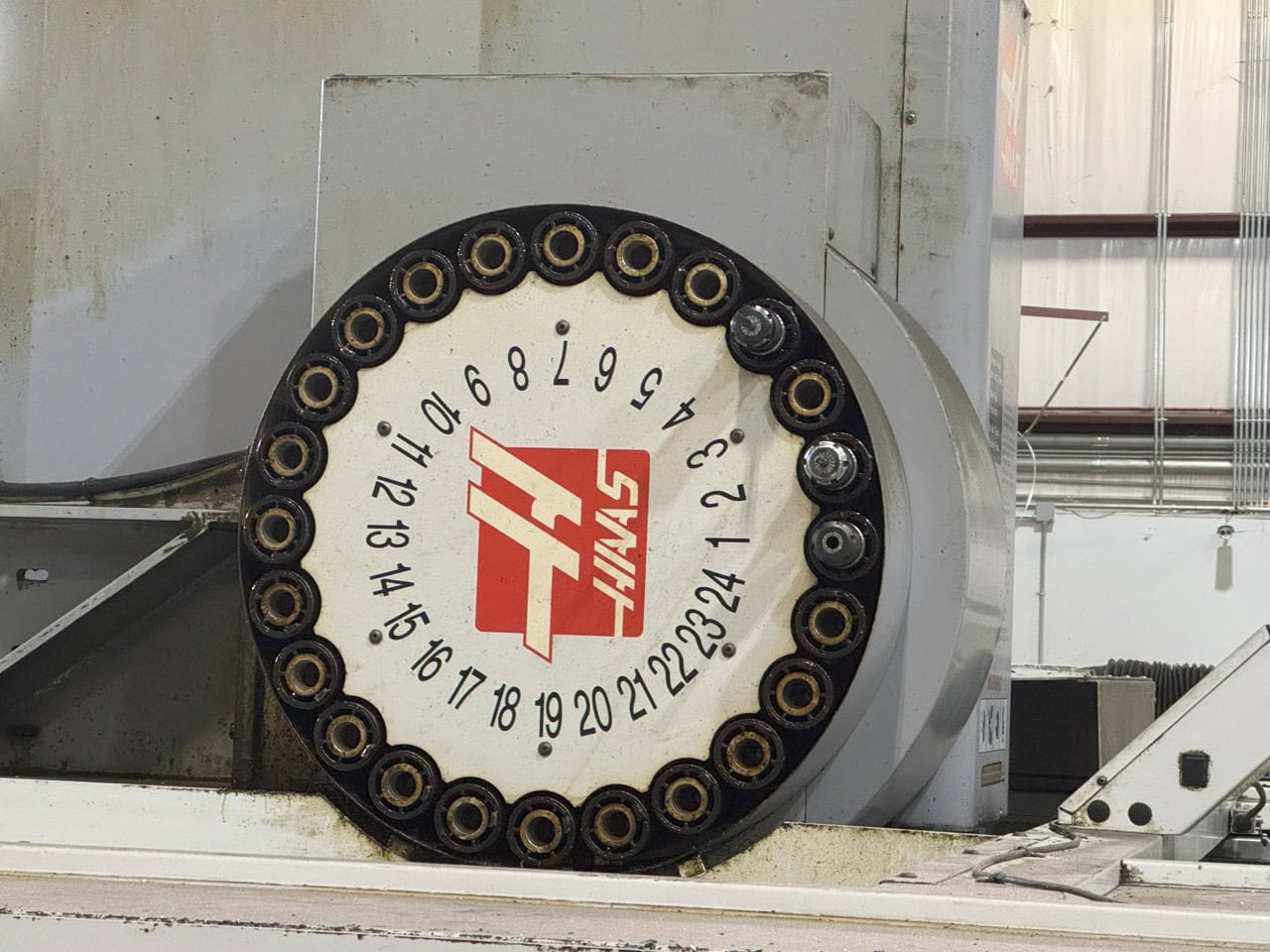 Haas VF-8D VMC, 2005 - 30K RPM, Chip Auger - Image 10
