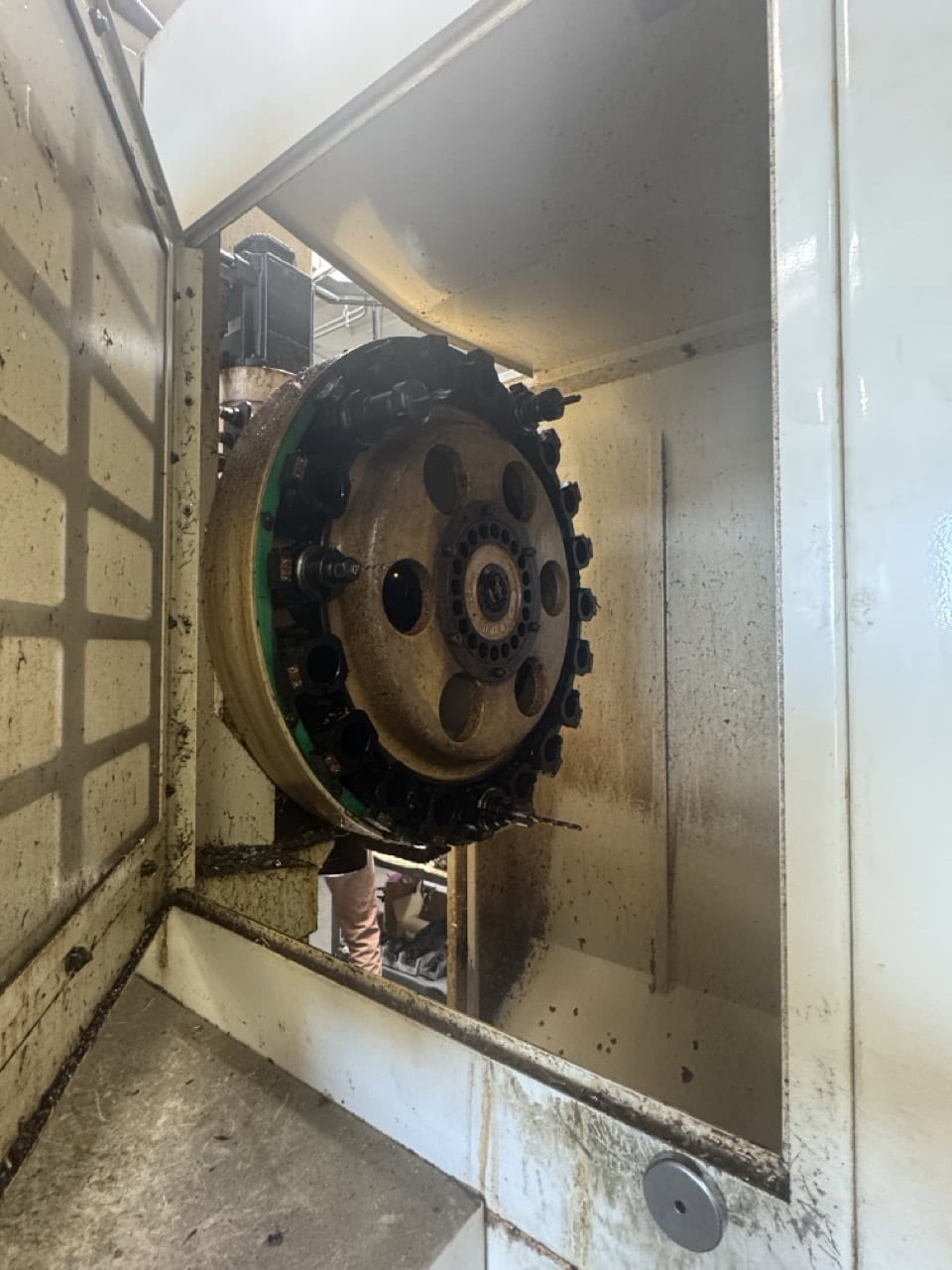 Okuma MC-V4020 VMC, 2005 - 4th Axis Rotary, Chip Conveyor - Image 6