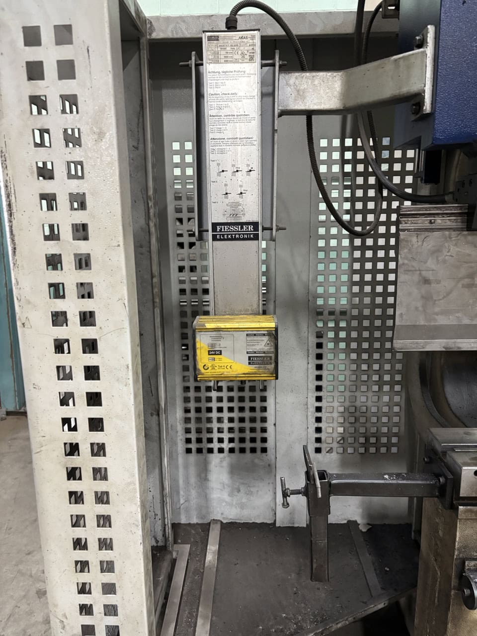 400 Ton x 13' MVD Wysong CNC Press Brake, 2019 - 4 Axis Backgauge - Image 5