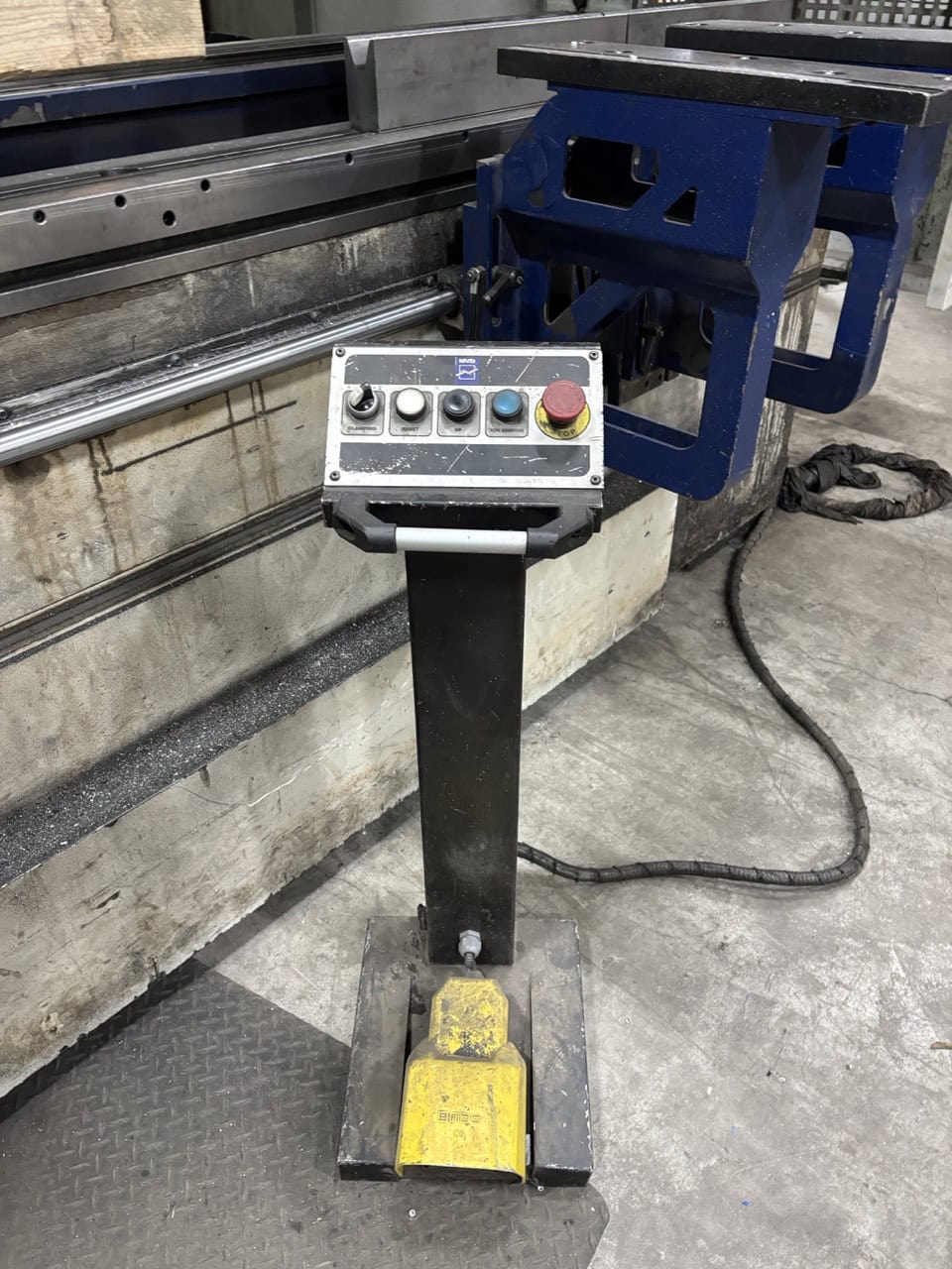 400 Ton x 13' MVD Wysong CNC Press Brake, 2019 - 4 Axis Backgauge - Image 13
