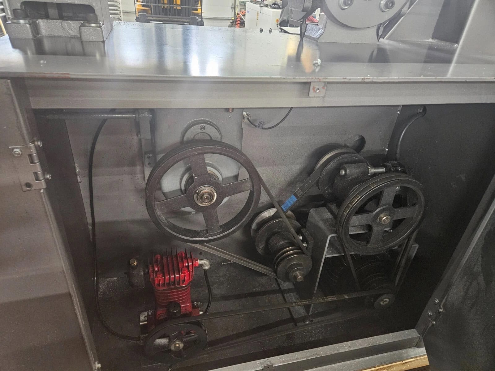 12" x 36" Jet VBS-3612 Vertical Metal Bandsaw - Image 5