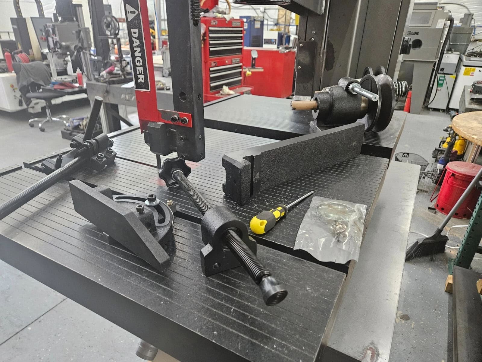 12" x 36" Jet VBS-3612 Vertical Metal Bandsaw - Image 8