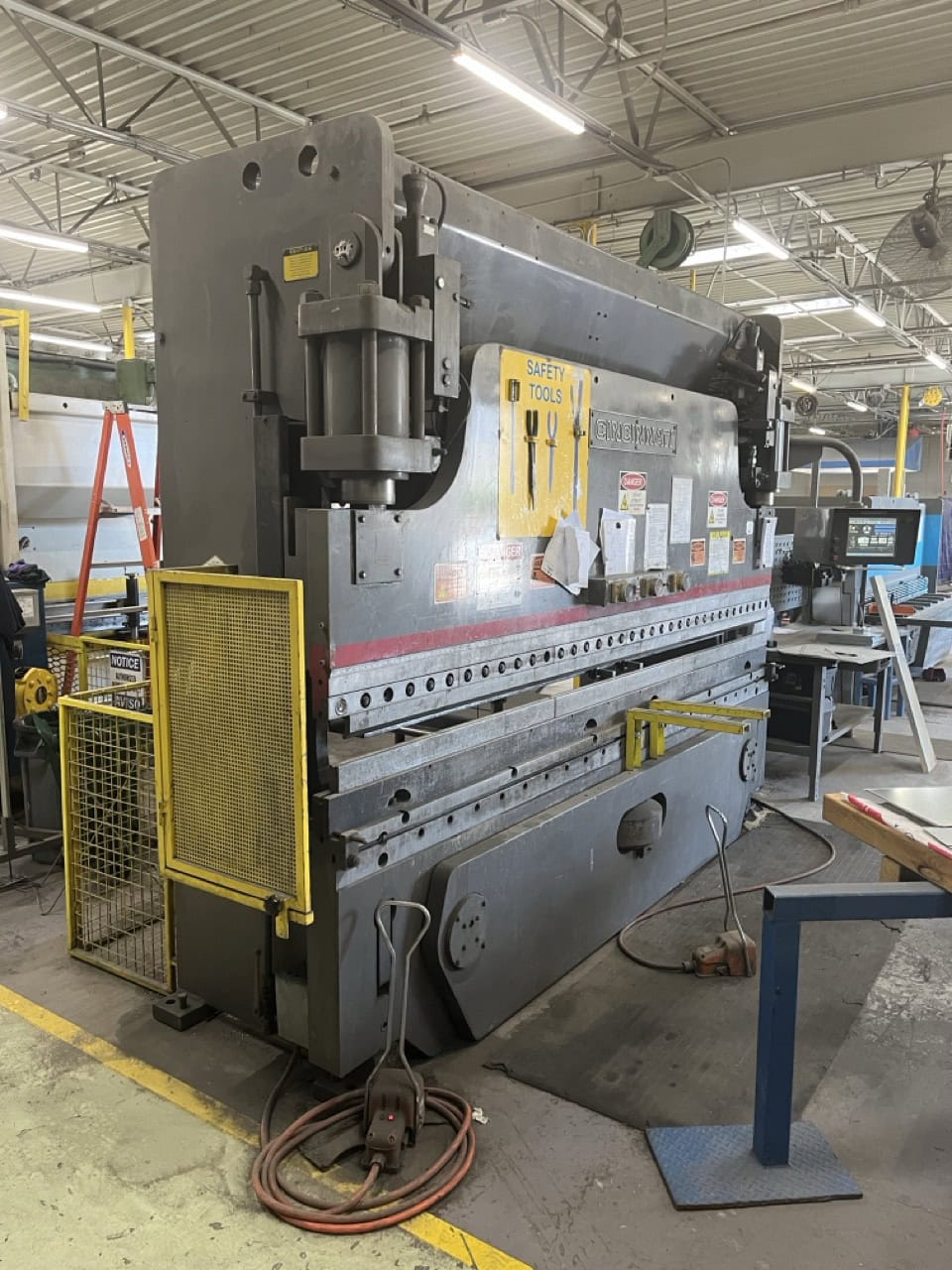 135 Ton x 12' Cincinnati 135AF10 CNC Press Brake, 1991 - 4 Axis CNC Control, AutoCrown