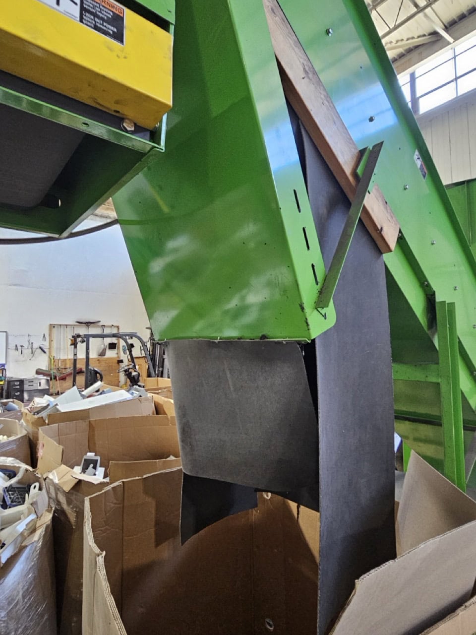 Ameri-Shred AMS-21030-PT Shredder, 2015 - Set up for Plastics. - Image 5