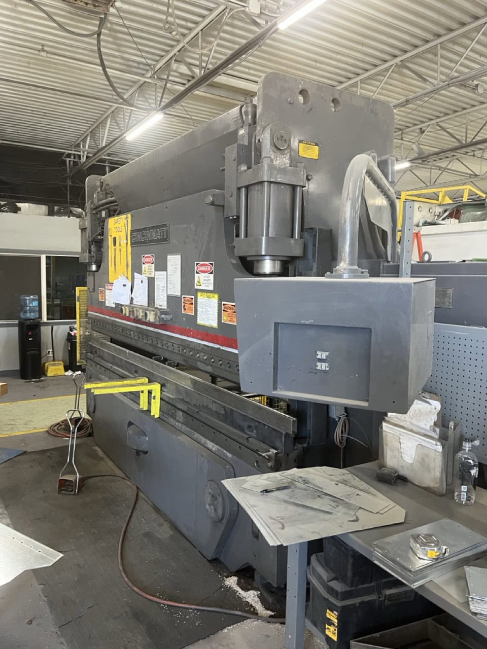 135 Ton x 12' Cincinnati 135AF10 CNC Press Brake, 1991 - 4 Axis CNC Control, AutoCrown - Image 2