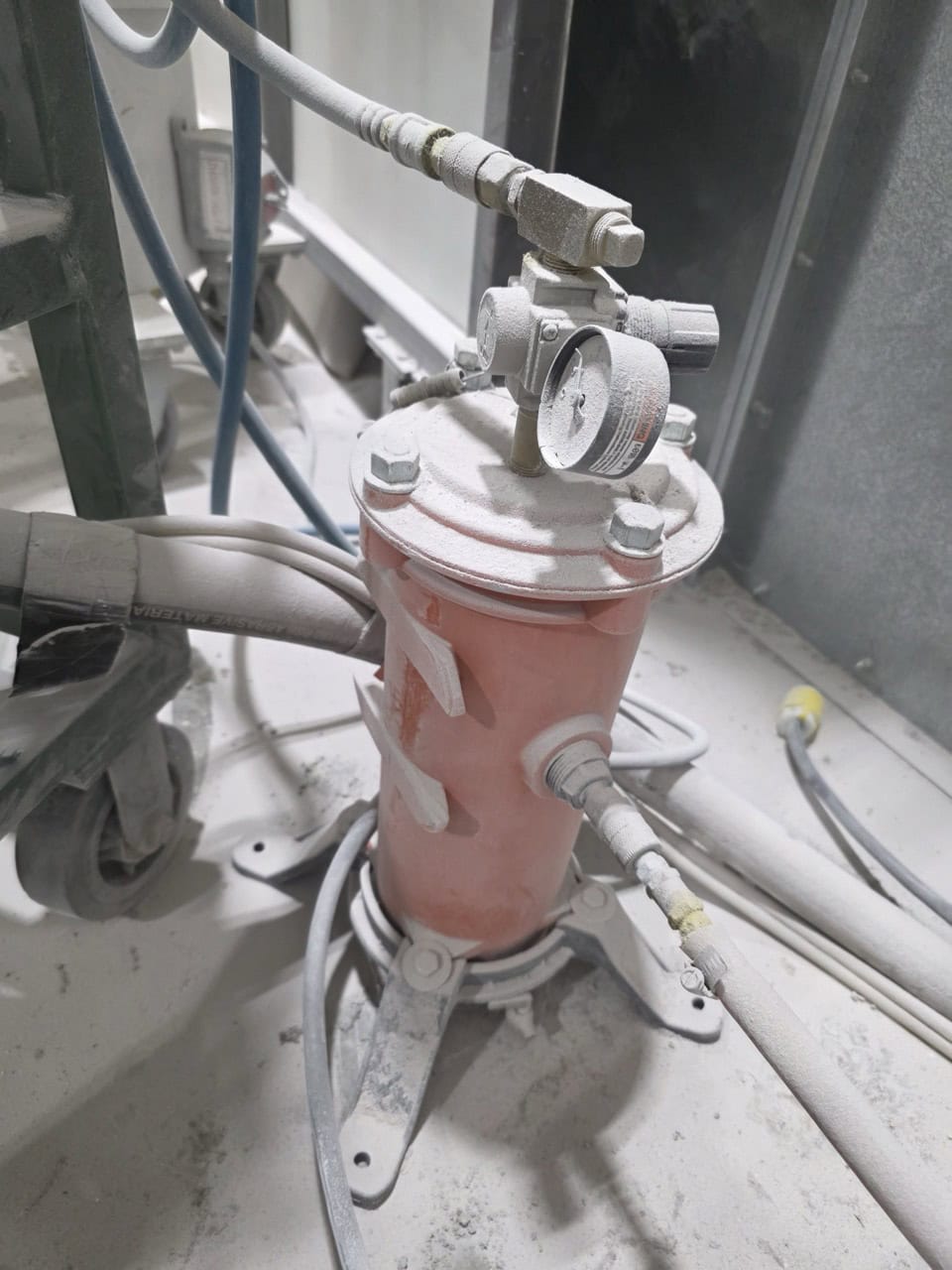 SpongeJet Sponge Media Blaster with Recycler 35E-CE and Fresh Air Hood, 2012 - Image 5