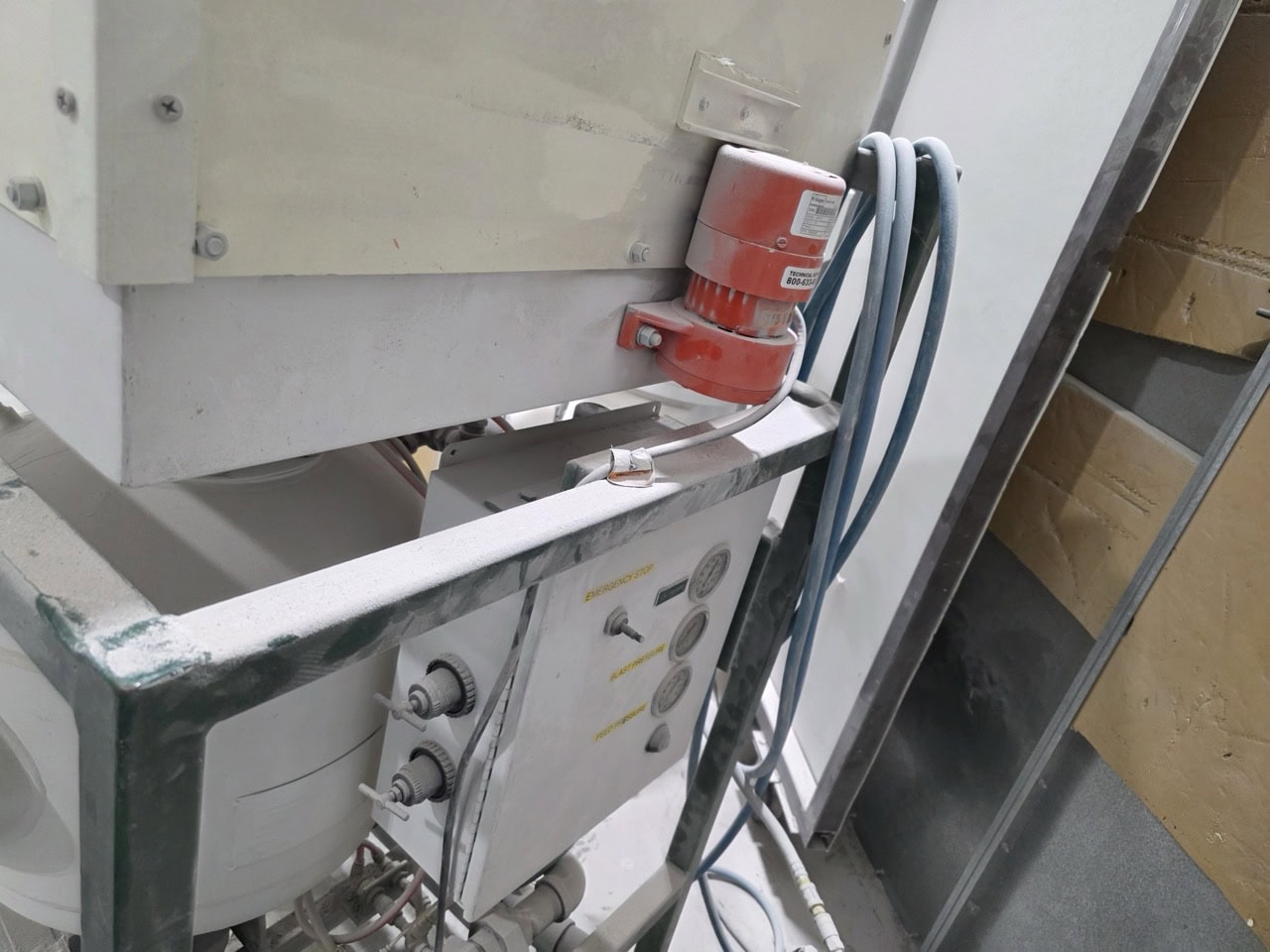 SpongeJet Sponge Media Blaster with Recycler 35E-CE and Fresh Air Hood, 2012 - Image 6