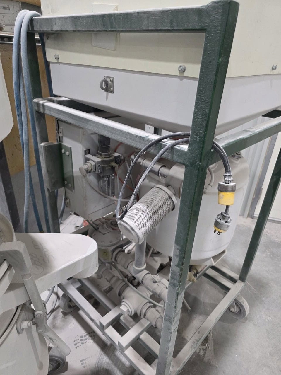 SpongeJet Sponge Media Blaster with Recycler 35E-CE and Fresh Air Hood, 2012 - Image 9