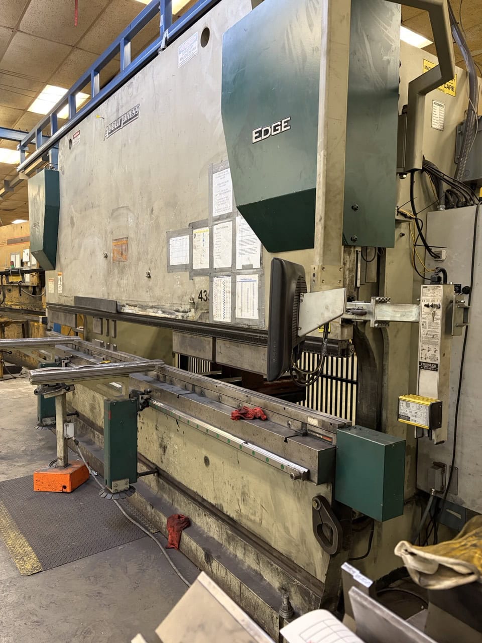 350 Ton x 16' Accurpress Edge 435016 CNC Press Brake, 2014 - Tooling Included - Image 3