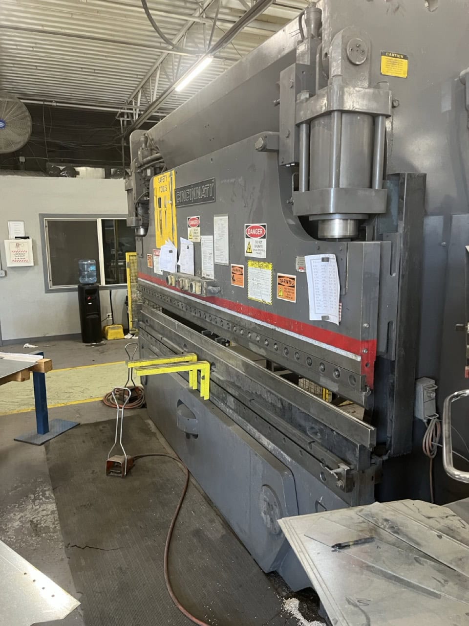 135 Ton x 12' Cincinnati 135AF10 CNC Press Brake, 1991 - 4 Axis CNC Control, AutoCrown - Image 3