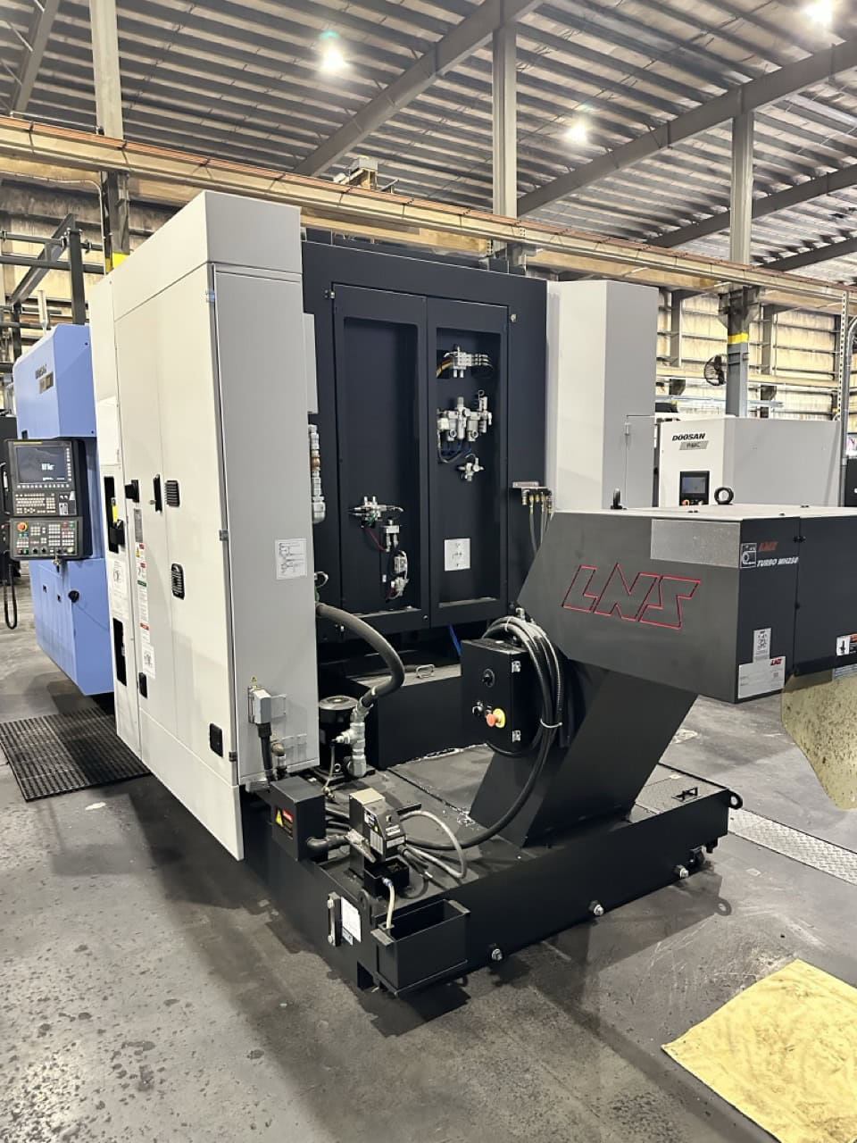 Doosan NHP 5000 HMC, 2021 - LNS Turbo MH250 Chip Conveyor, Probe, Tool Setter, 12 Cutting hours on machine!! - Image 6