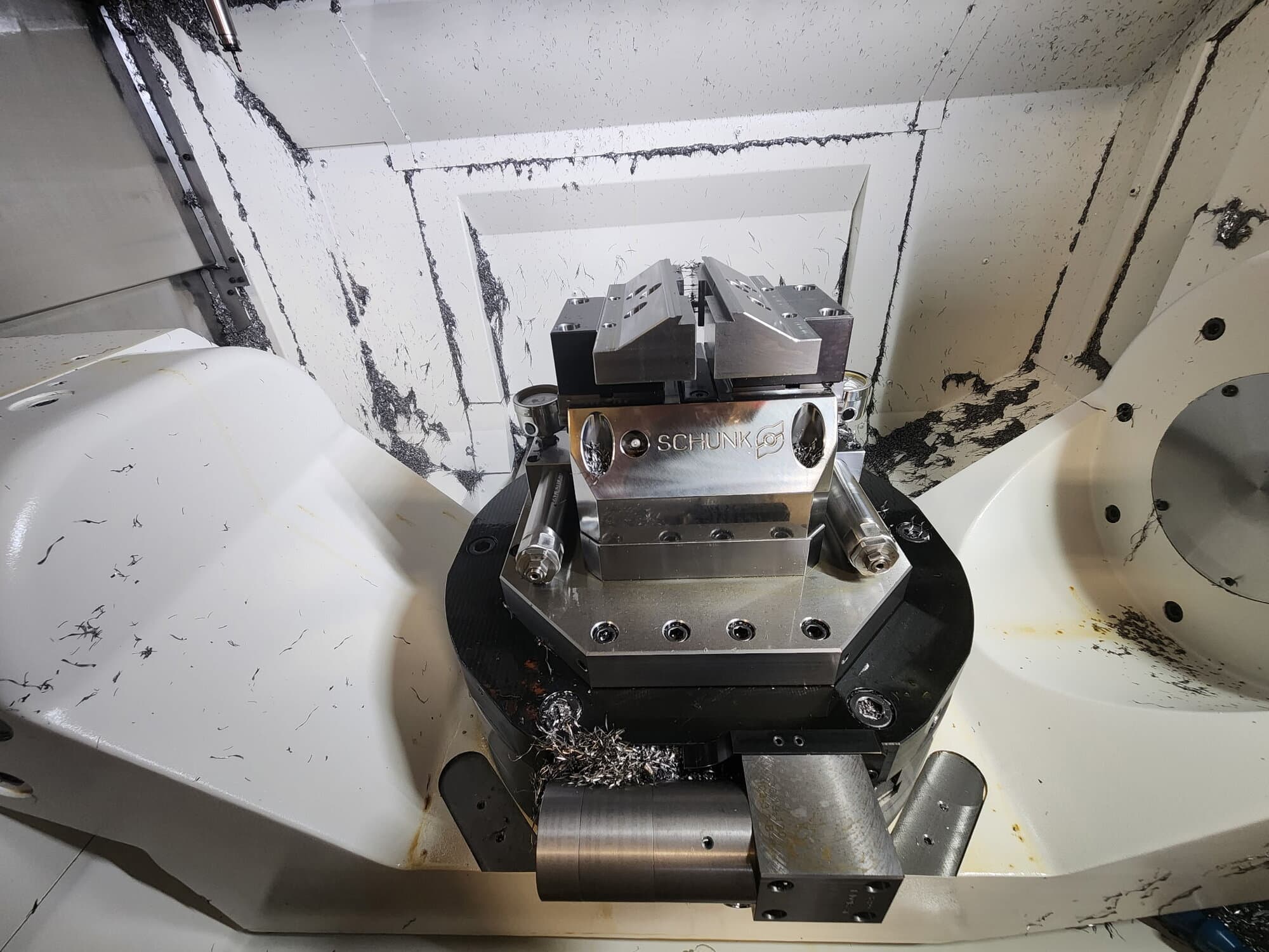 Okuma Genos M460V-5AX 5-Axis CNC VMC, 2021 - Robot Loader, Blum Laser, 1,000 PSI TSC, Mist Collector - Image 11