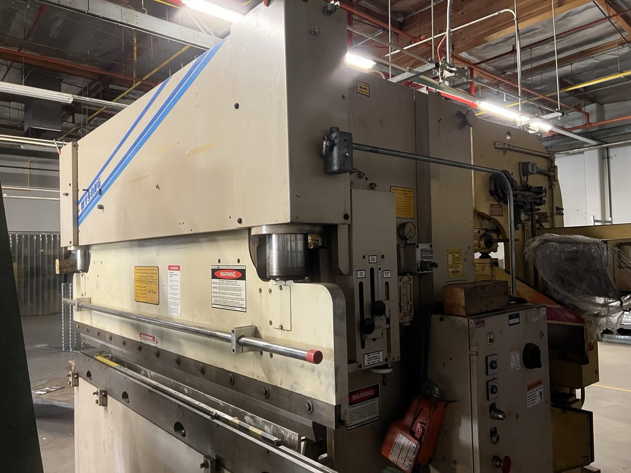 60 Ton x 8’ Wysong MTH60-96 CNC Hydraulic Press Brake -Hurco Autobend 7 Control, Bottom Die Rail - Image 2
