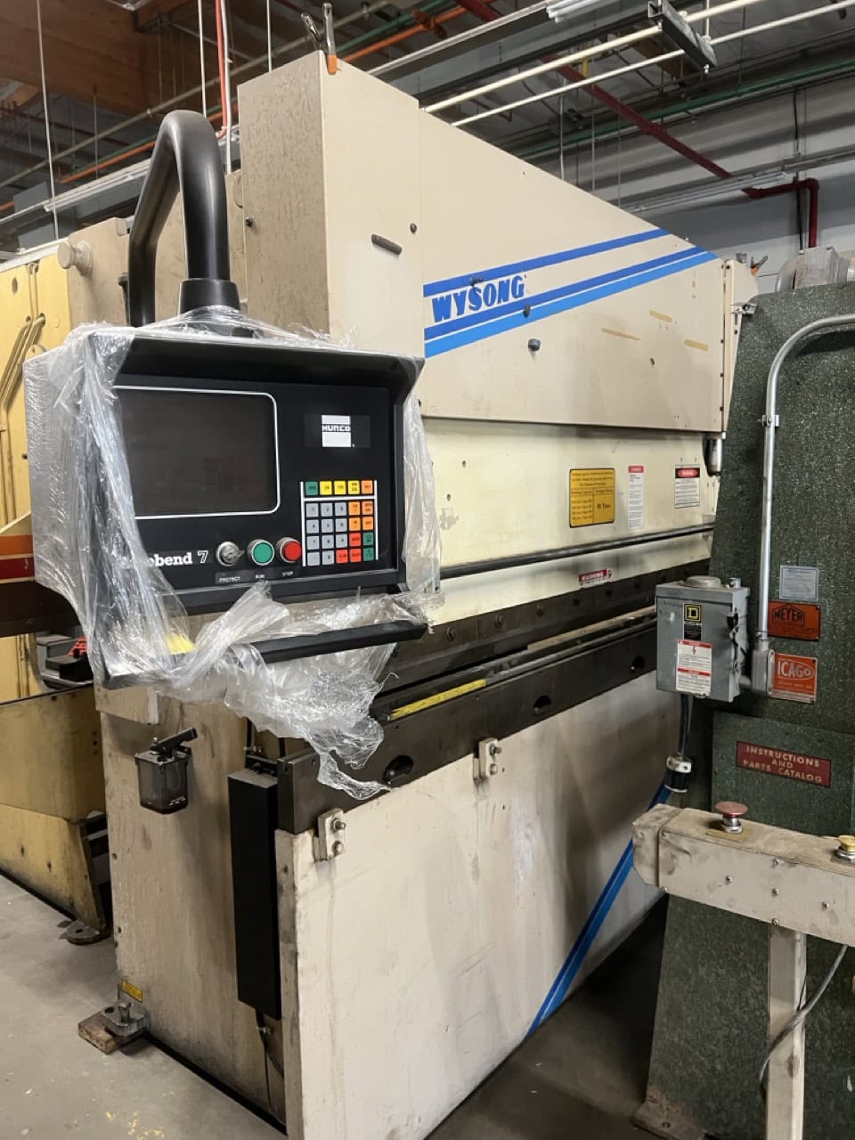 60 Ton x 8’ Wysong MTH60-96 CNC Hydraulic Press Brake -Hurco Autobend 7 Control, Bottom Die Rail - Image 3