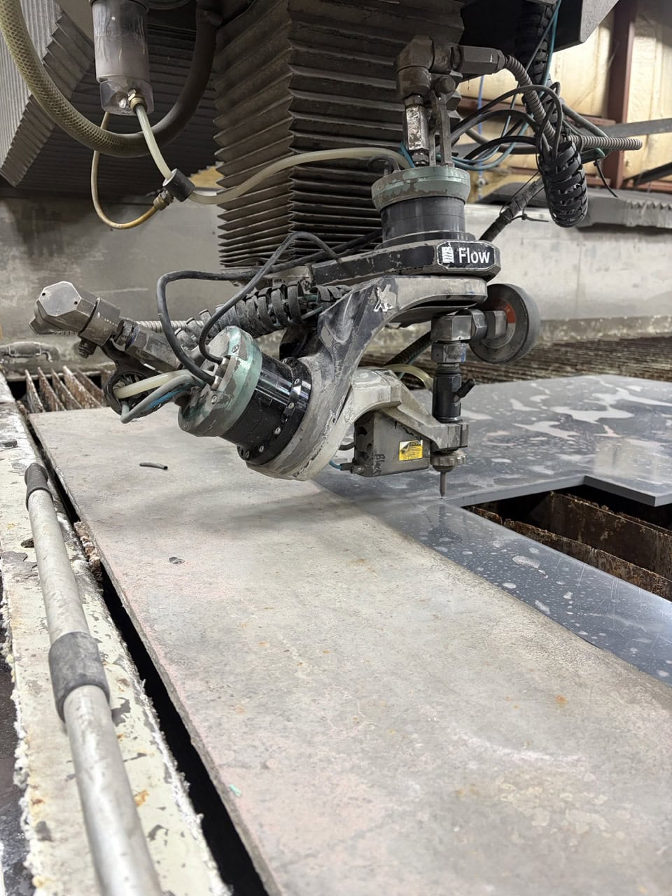 13' x 6' Flow Mach3 4020B XD CNC Waterjet, 2016 - 5-Axis XD Cutting Head - Image 3