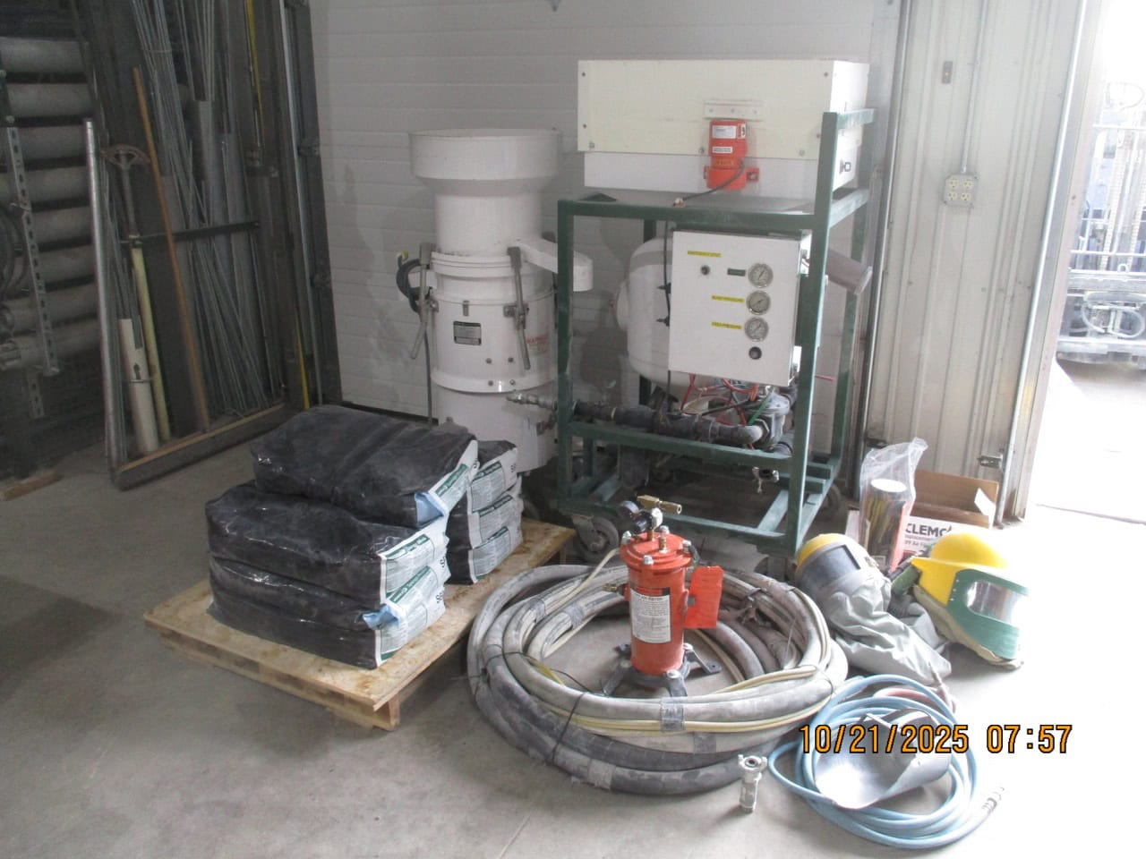 SpongeJet Sponge Media Blaster with Recycler 35E-CE and Fresh Air Hood, 2012 - Image 13