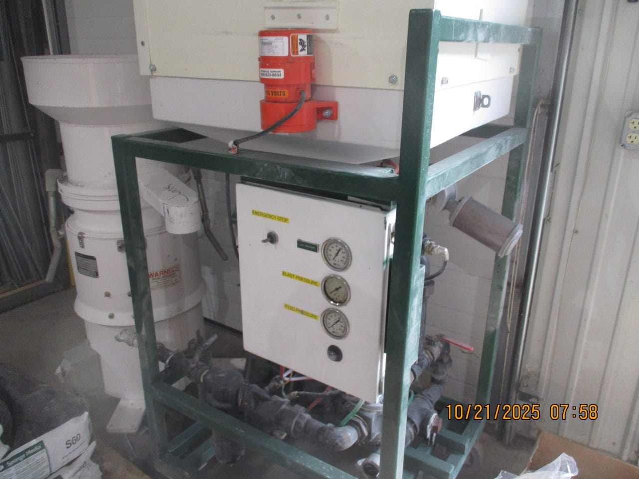 SpongeJet Sponge Media Blaster with Recycler 35E-CE and Fresh Air Hood, 2012 - Image 17