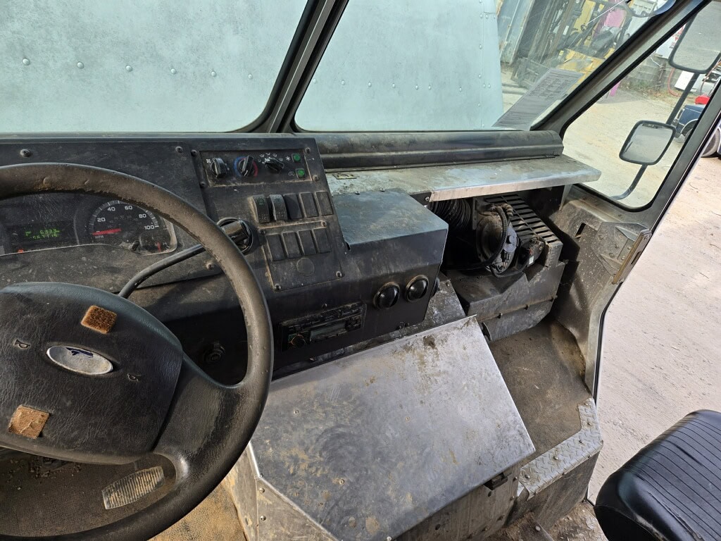 Ford Econoline E-350 Step Van, 2013 – 5.4L V8 Ready for Work - Image 9