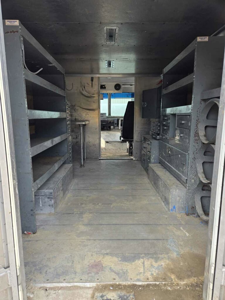Ford Econoline E-350 Step Van, 2013 – 5.4L V8 Ready for Work - Image 17