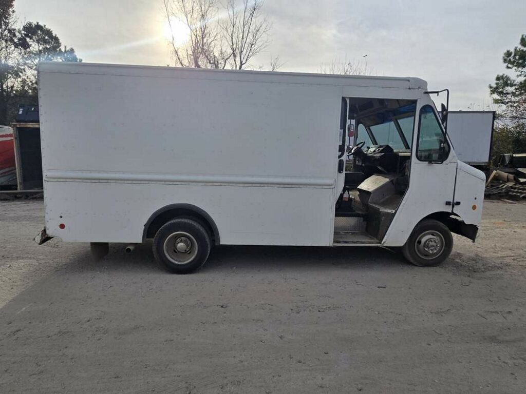 Ford Econoline E-350 Step Van, 2013 – 5.4L V8 Ready for Work - Image 21