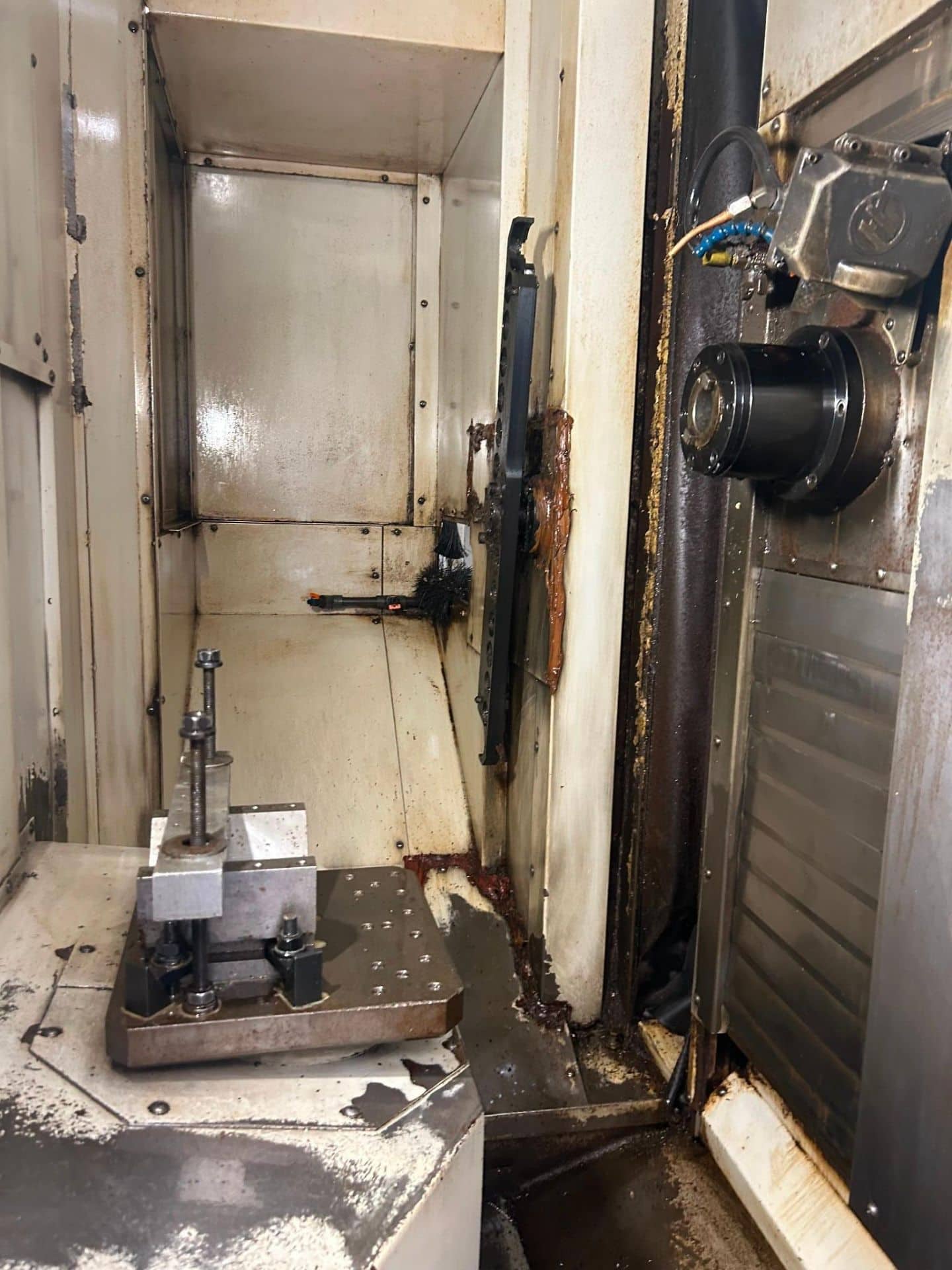 Haas EC-300 300mm CNC HMC, 2006 - Through Spindle Coolant, 8K Spindle - Image 4