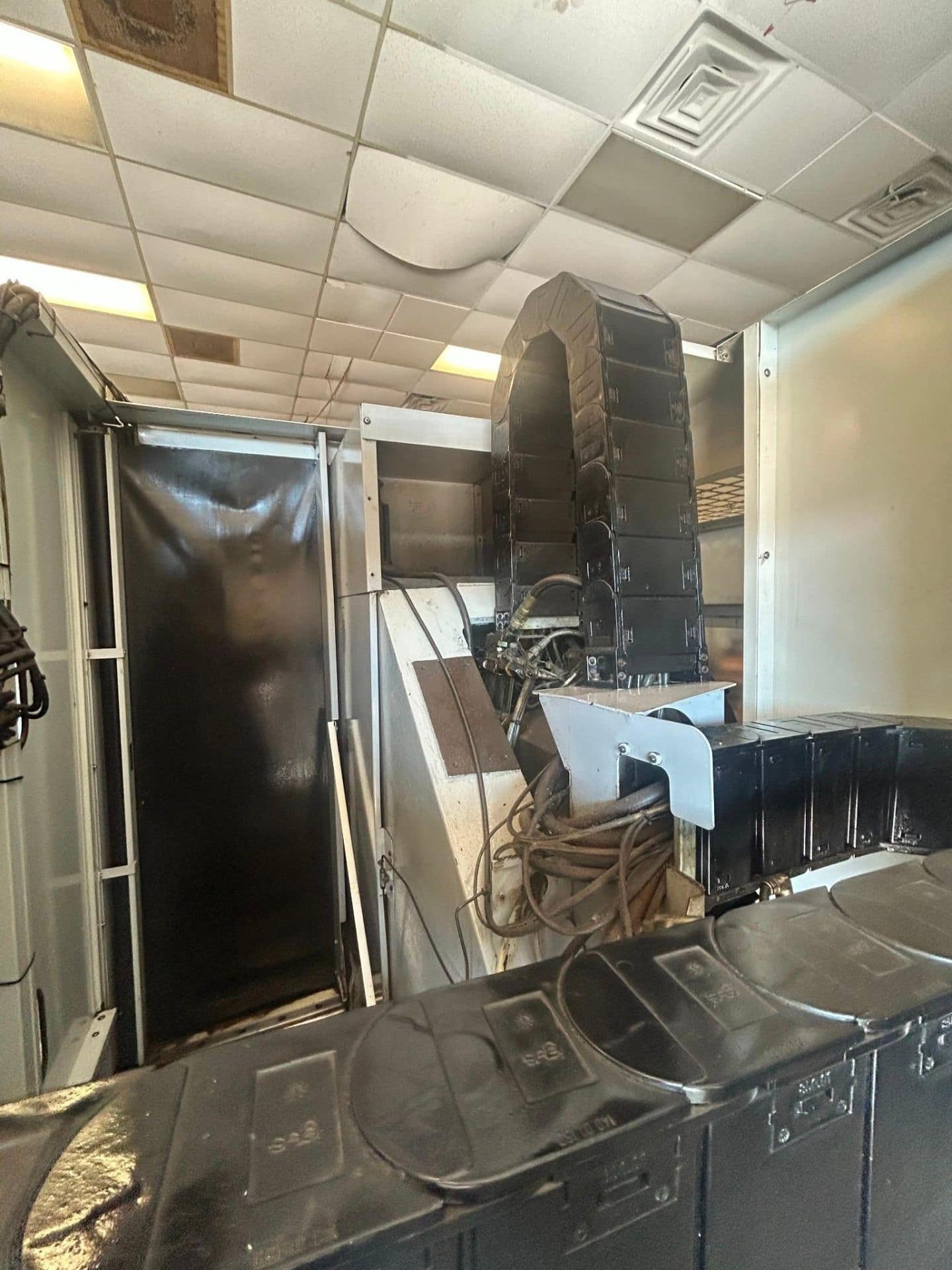 Haas EC-300 300mm CNC HMC, 2006 - Through Spindle Coolant, 8K Spindle - Image 9