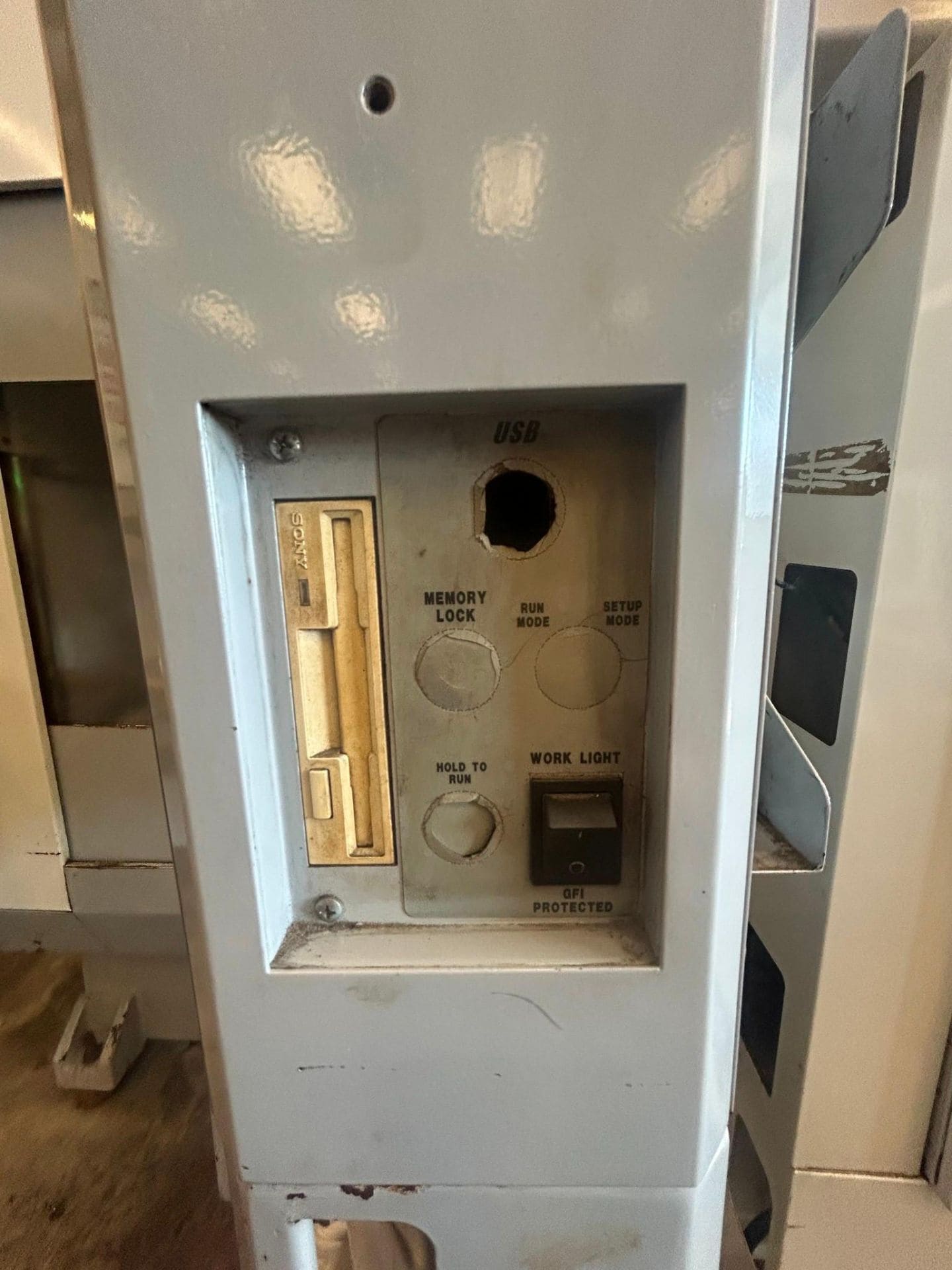 Haas EC-300 300mm CNC HMC, 2006 - Through Spindle Coolant, 8K Spindle - Image 11