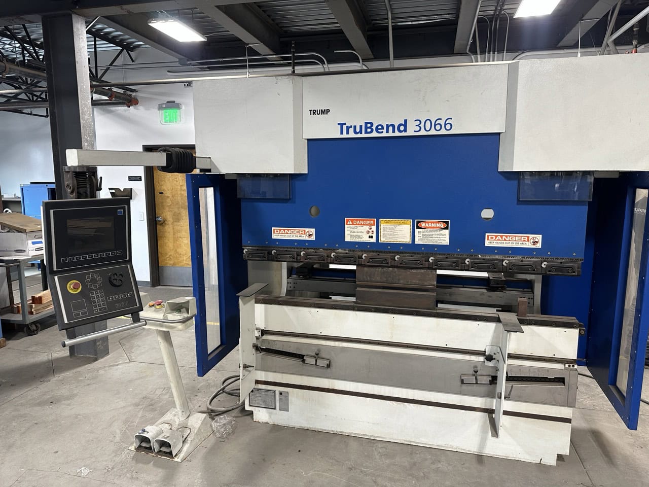73 ton x 6.5' Trumpf 3066 CNC Press Brake, 2006-4 axis back gauge