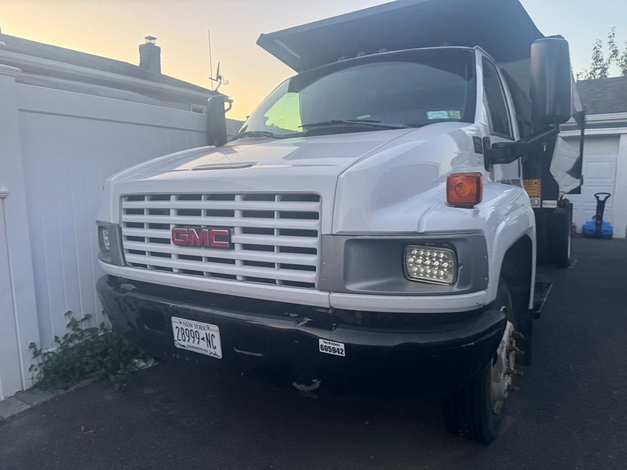 GMC C5500 Dump Truck, 2005 - Diesel, Swing Doors