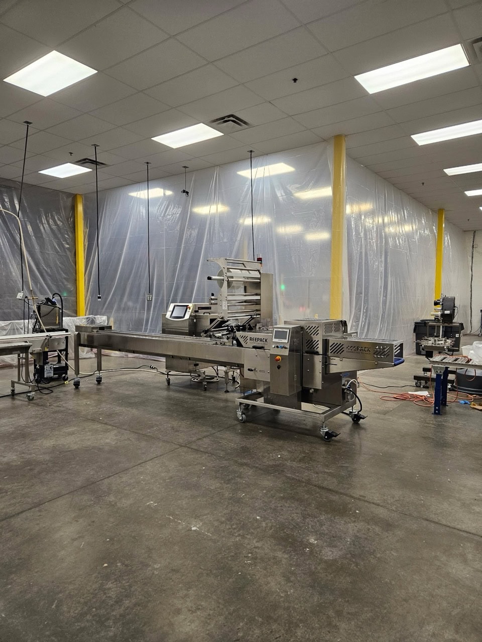 Reepack ReeFlow 50 Flow Stainless Steel Wrap Machine, 2021 - Right Hand Version, 2-Up