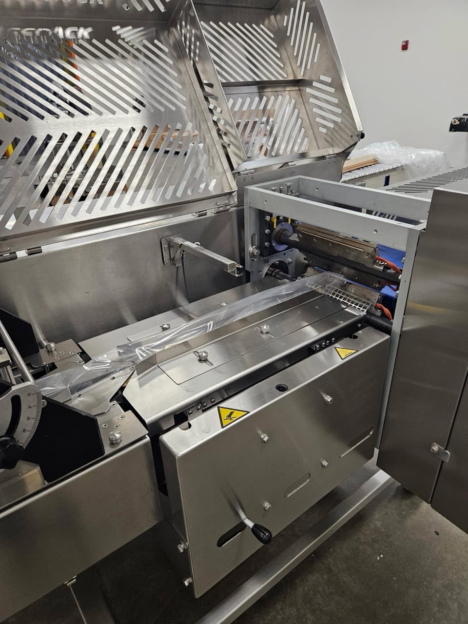 Reepack ReeFlow 50 Flow Stainless Steel Wrap Machine, 2021 - Right Hand Version, 2-Up - Image 10