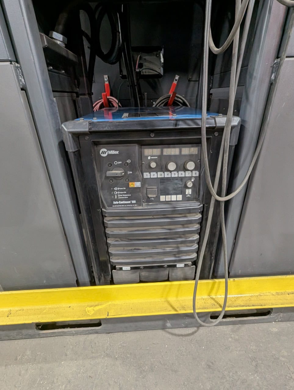 Yaskawa Motoman ArcWorld System AW1000 Robotic Welding Cell, 2019 - AR1440 Robot, MSR655 Turntable Positioner - Image 4