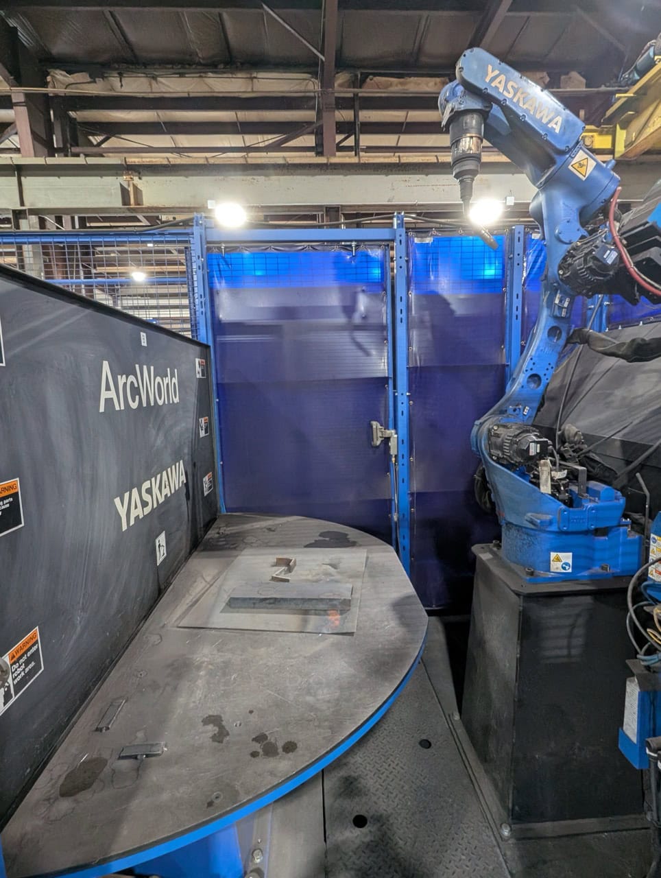 Yaskawa Motoman ArcWorld System AW1000 Robotic Welding Cell, 2019 - AR1440 Robot, MSR655 Turntable Positioner - Image 2