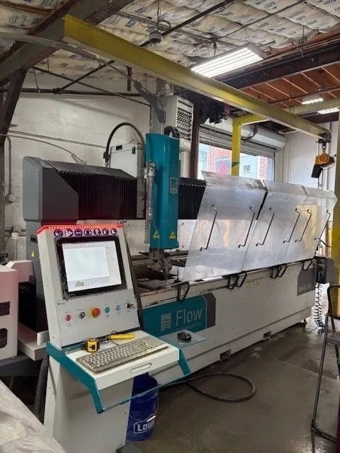 6.5' x 10' Flow Mach 3 3015 Waterjet, 2018 - 94,000 PSI, Low Hours, Well Maintained, Custom Guards, NEEDS TO MOVE - Image 3