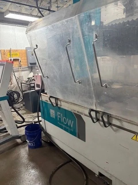 6.5' x 10' Flow Mach 3 3015 Waterjet, 2018 - 94,000 PSI, Low Hours, Well Maintained, Custom Guards, NEEDS TO MOVE - Image 4