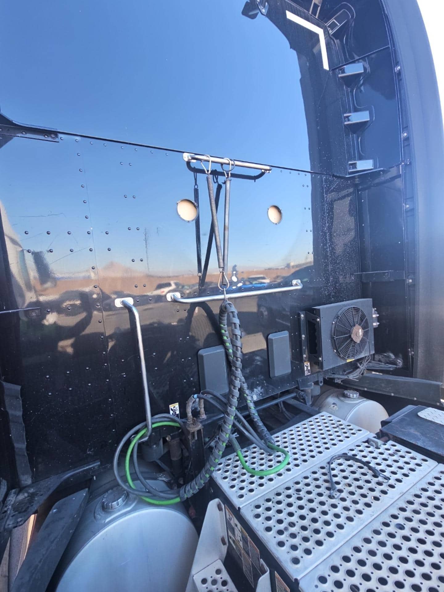 Kenworth T680 Sleeper Truck, 2019 - Image 3