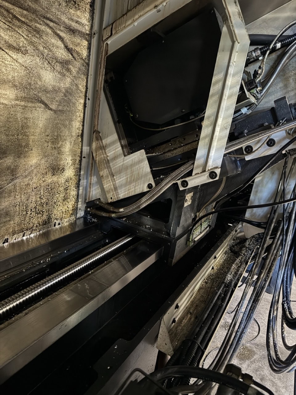 Yama Seiki GA-2800L CNC Lathe, 2010 - Tool Presetter, Chip Conveyor, Tailstock - Image 6