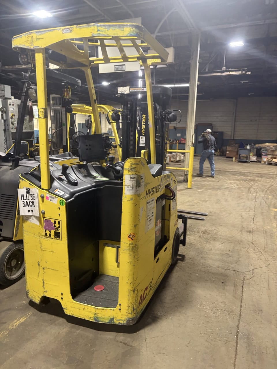 Hyster J40XNT Electric Forklift 4,000 lb, 2018 – 36 V – Tight Aisle Ready - Image 2