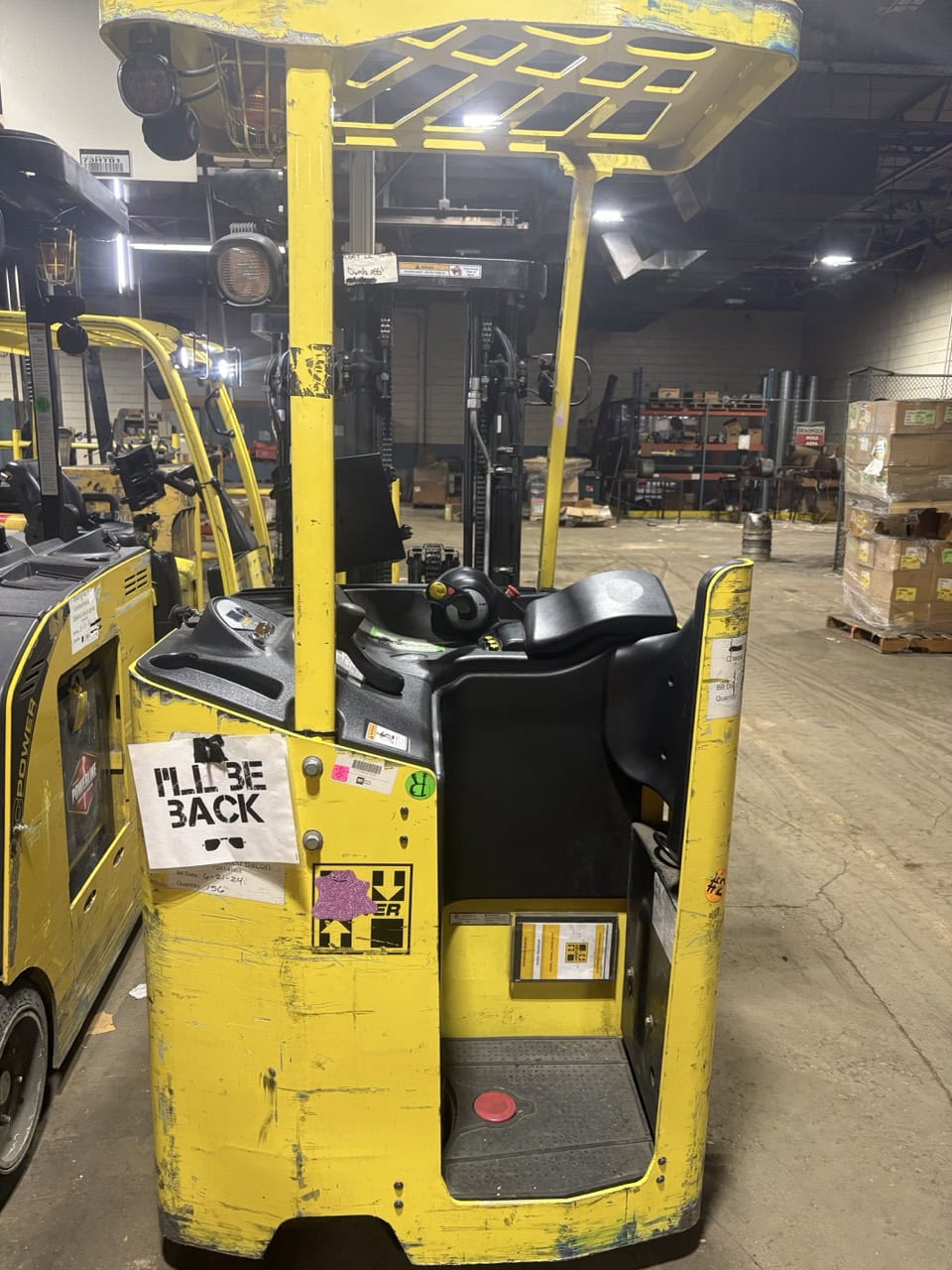 Hyster J40XNT Electric Forklift 4,000 lb, 2018 – 36 V – Tight Aisle Ready - Image 3