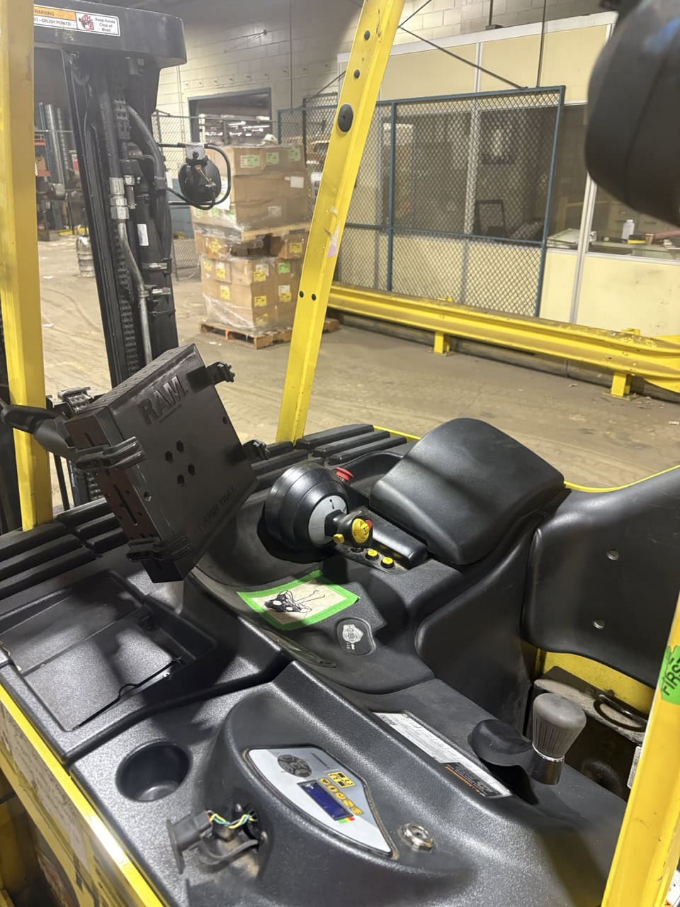 Hyster J40XNT Electric Forklift 4,000 lb, 2018 – 36 V – Tight Aisle Ready - Image 4
