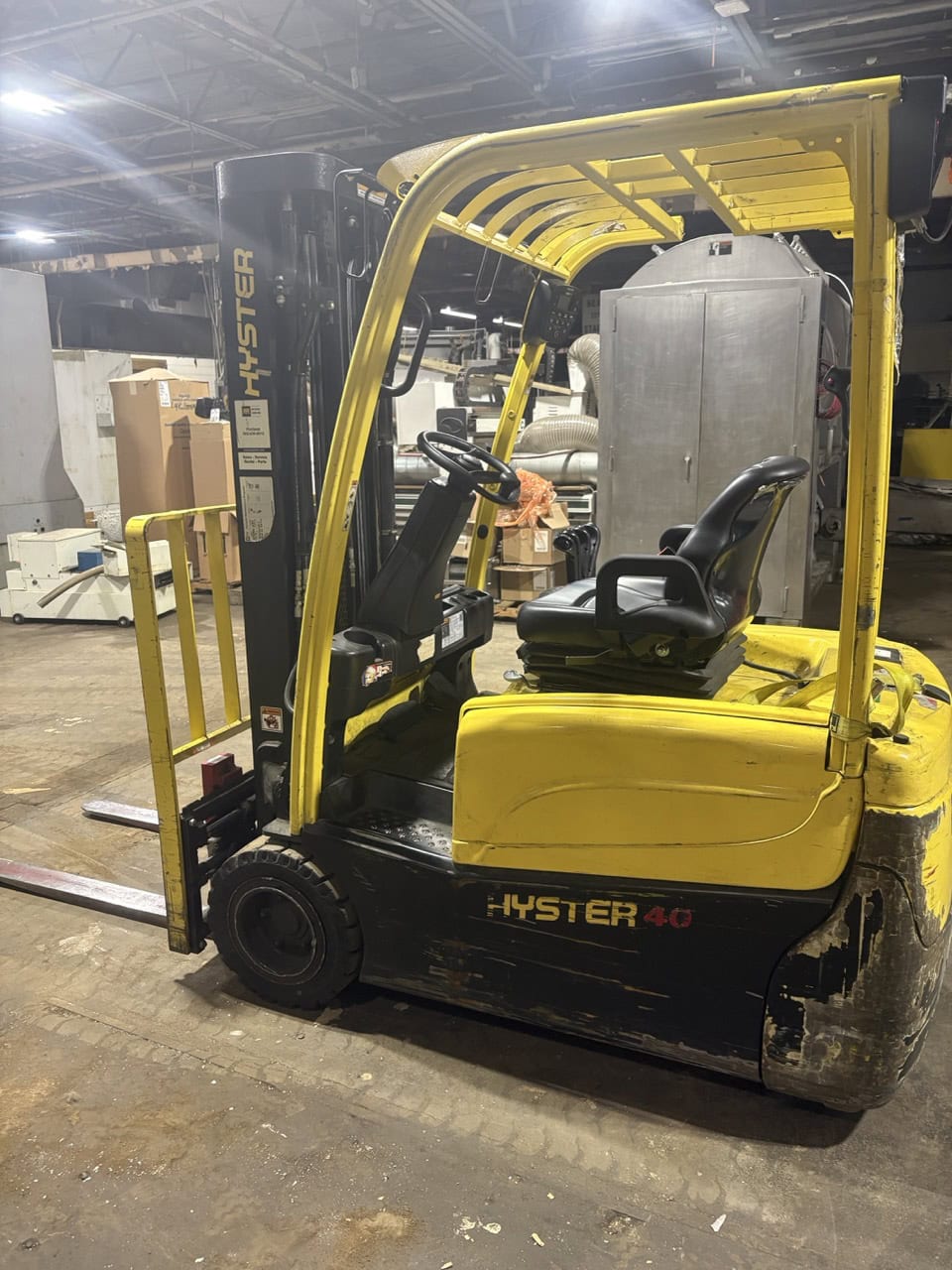 Hyster J40XNT 4,000 lb Electric Forklift, 2020 – Low Hours – 36 V – Pneumatic Tires - Image 3